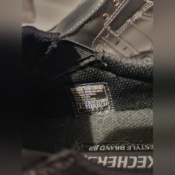 Skechers Youth Dress Shoes Size 3 - Picture 4 of 4